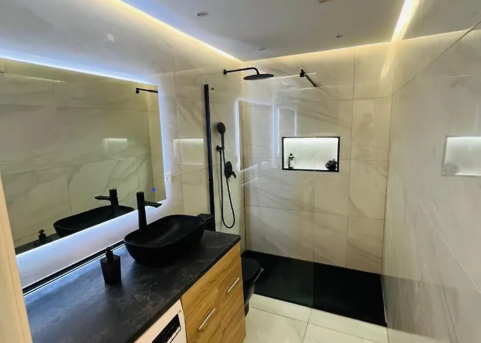 Elegant One Bedroom Apartment בית נופש