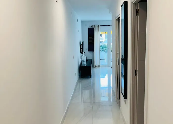 Elegant One Bedroom Apartment *